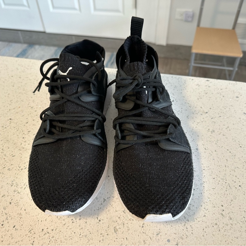 Men’s pumas
